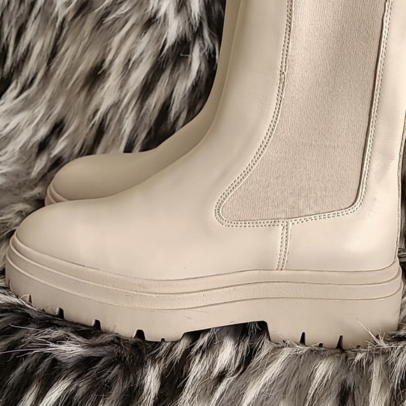 ZARA HEELED ANKLE BOOTS. NEW WITH TAG - Picture 3 of 8